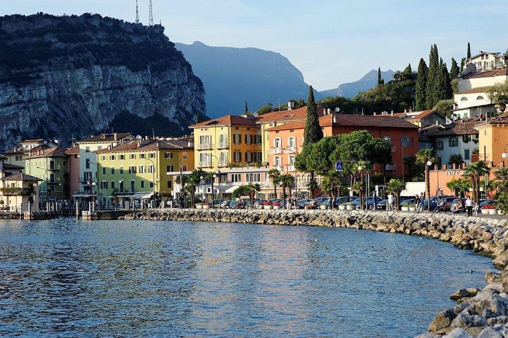 Albergo Al Caminetto Torbole Sul Garda Exterior photo